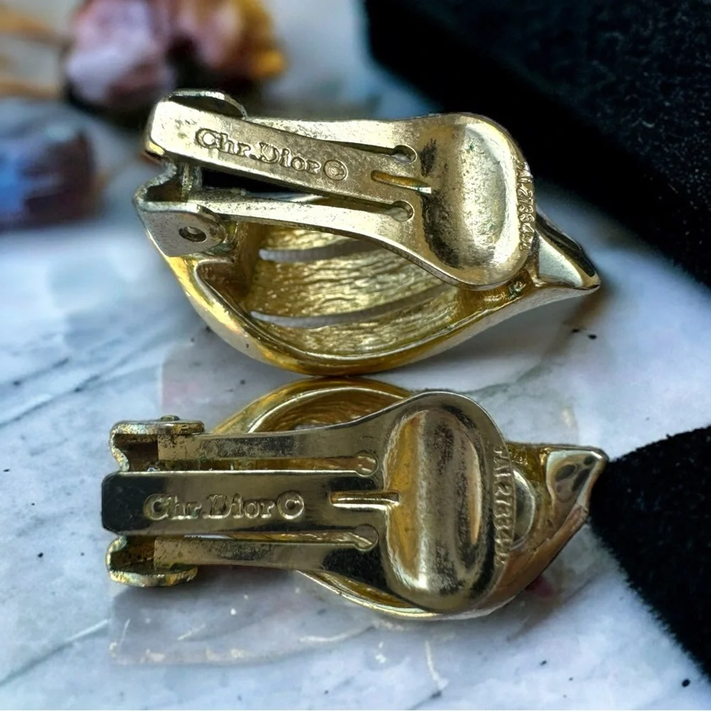 Vintage CHRISTIAN DIOR Gold Ribbed Earrings - Picture 4 of 5